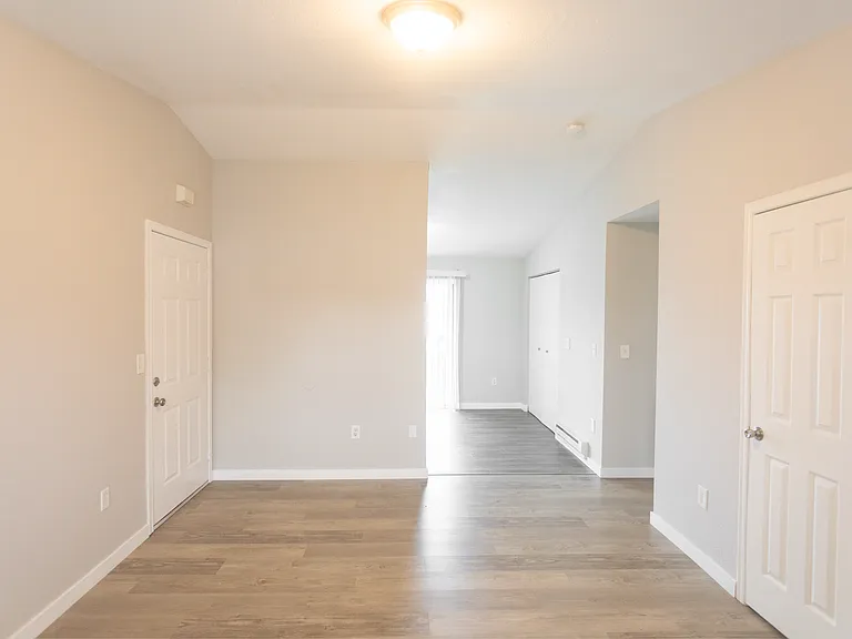 Montclair Apartments — Photo 8