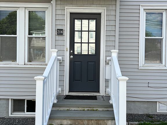 2nd image of 220 King St