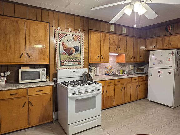2nd image of 135 Cottage St #3