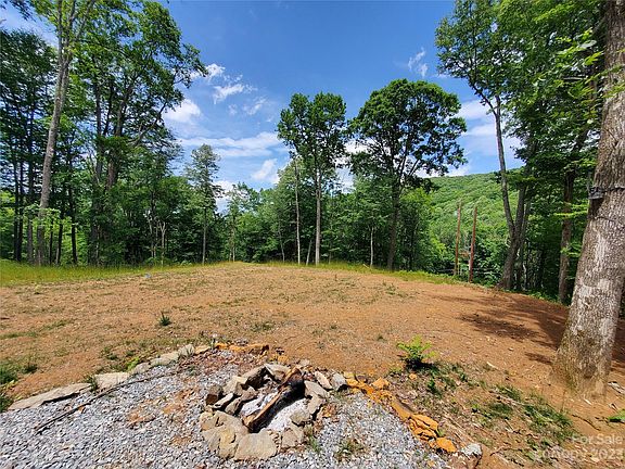 4th image of 98 Sheep Hollow Ln