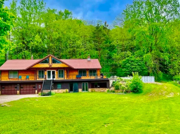 417 Old Sixteen Rd, Waterville, IA 52170