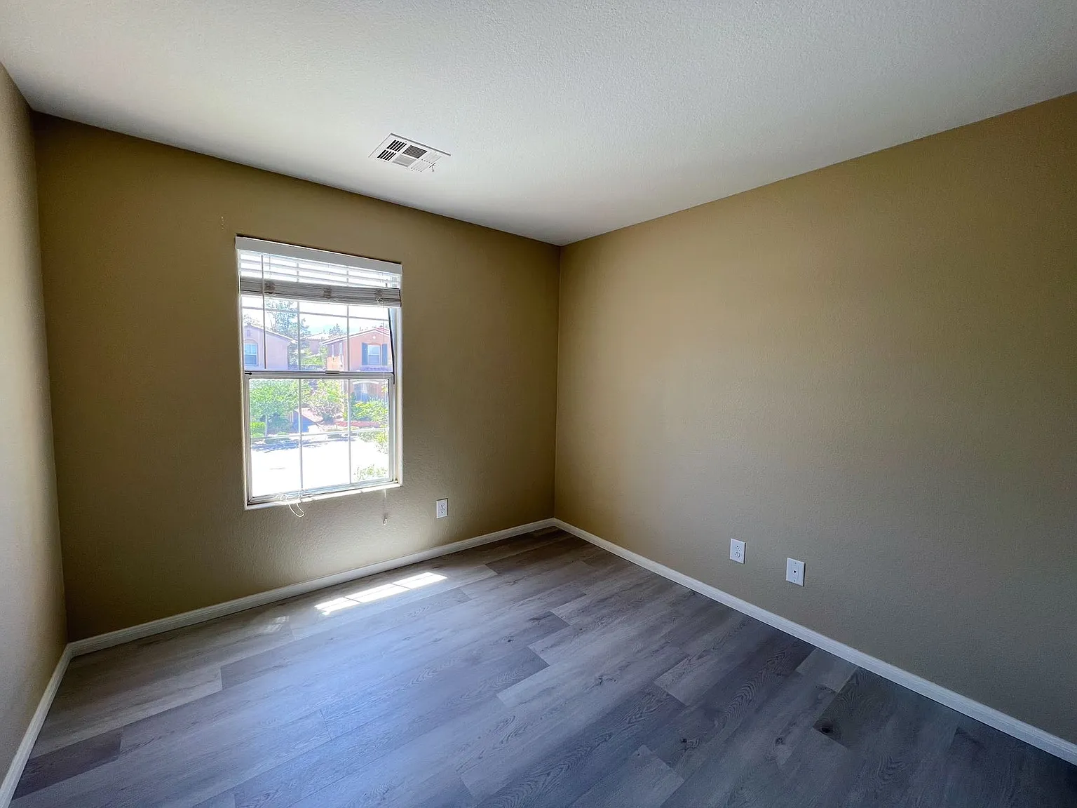 3 bed, 1675 sqft, $2,200 — Photo 4