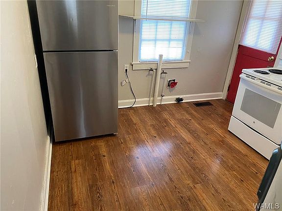 3rd image of 10 Oakhill Ct