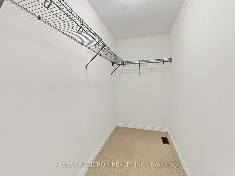 7 Military Ct — Photo 29