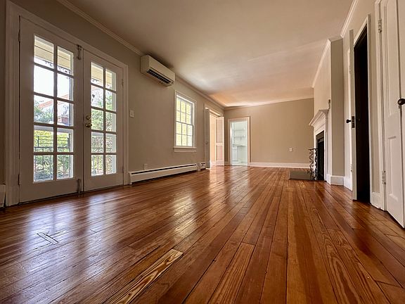3rd image of 419 Prince St APT 3