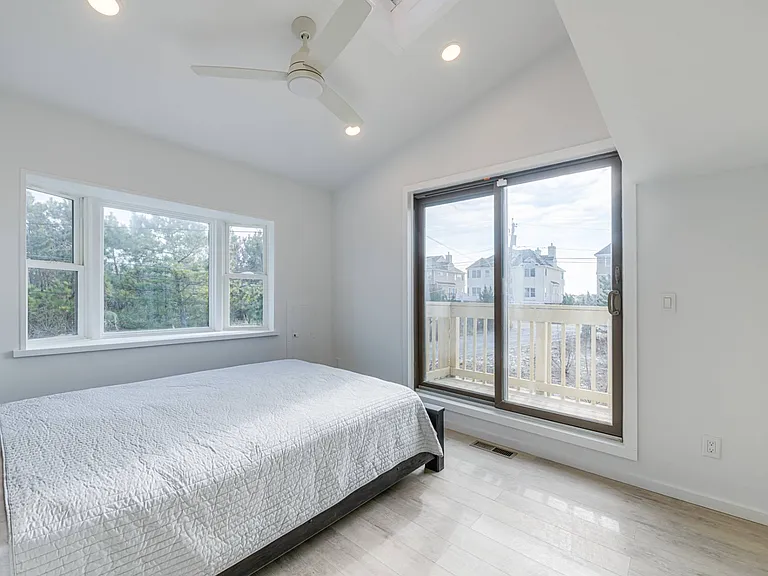 826 Dune Rd — Photo 20