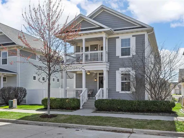 725 Walker Cir, Iowa City, IA 52245