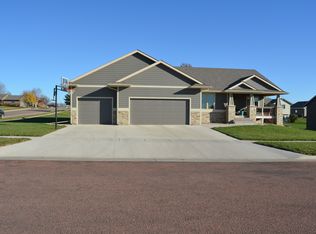 904 Birdie Dr, Dell Rapids, SD 57022