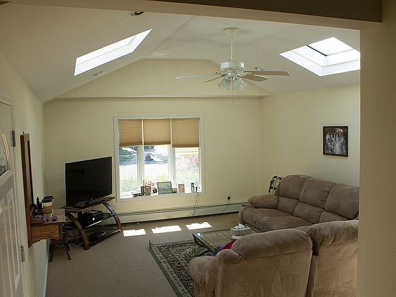5th image of 266 1st Ave