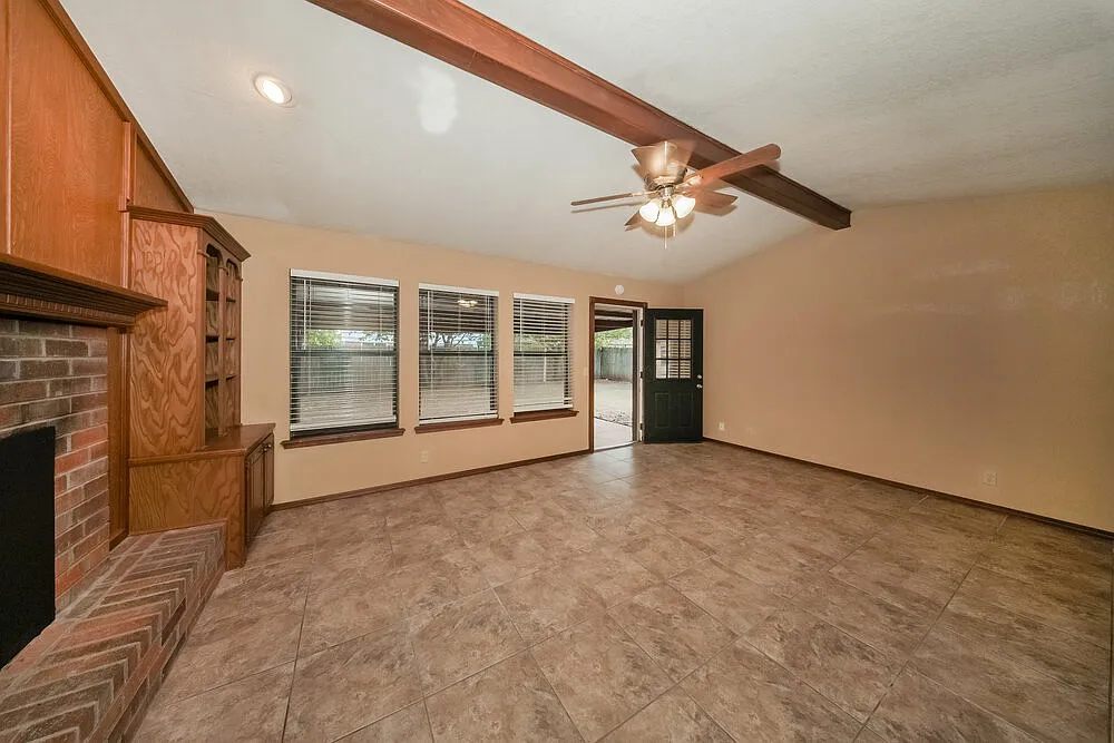 3 bed, 2.0 bath, 1413 sqft, $1,780 — Photo 4