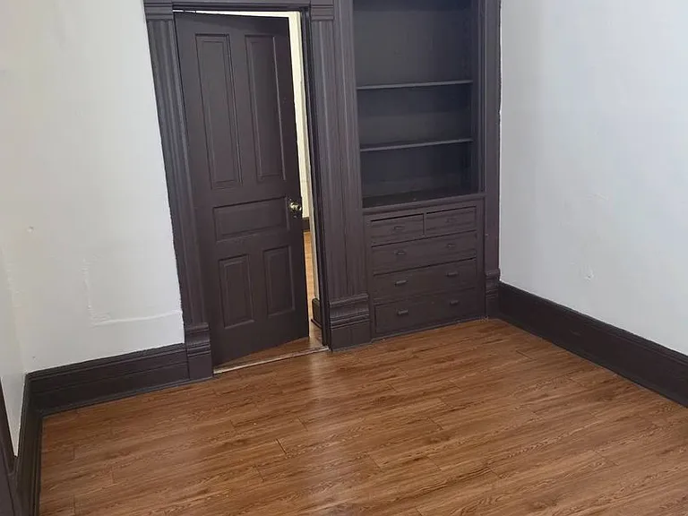 602 W Center St — Photo 9