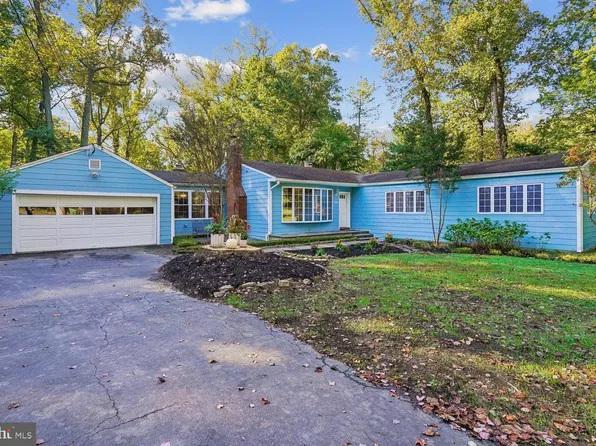 9804 Clover Ln, Rockville, MD 20854