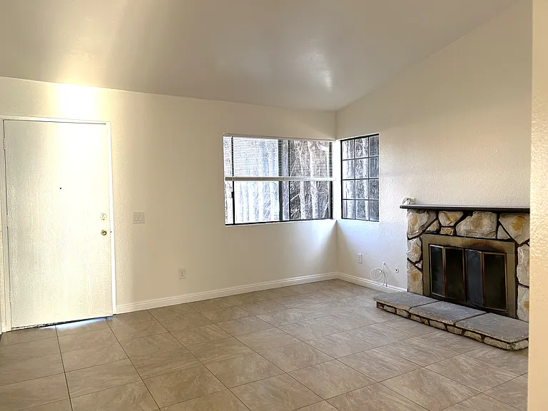 686 Carefree Dr — Photo 3