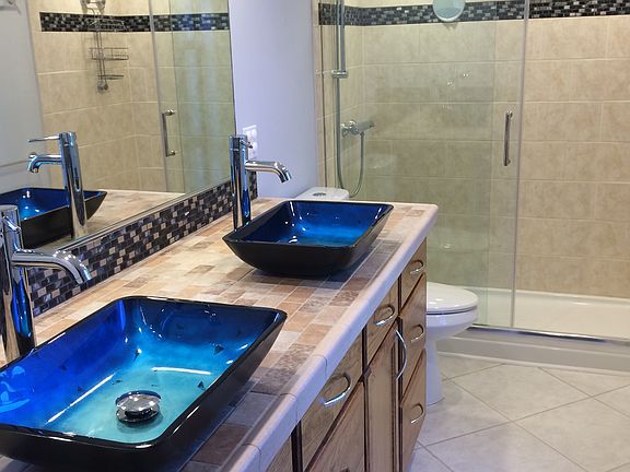 5th image of 76 Isle Of Venice Dr APT A