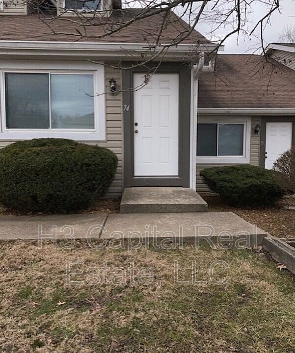 1st image of 74 Village Ct