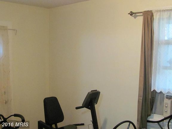 5th image of 305 N Horners Ln