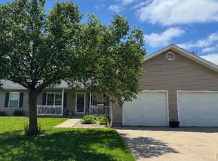 1304 Eagle Dr, Greenville, IL 62246