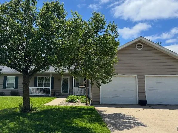 1304 Eagle Dr, Greenville, IL 62246