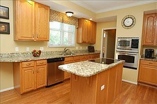 4th image of 1318 Bedfordshire Dr