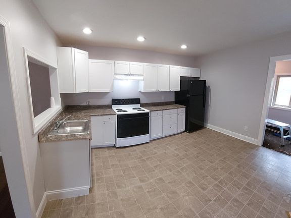 2nd image of 111 E Railroad St
