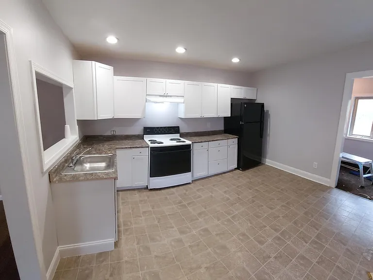 111 E Railroad St — Photo 2