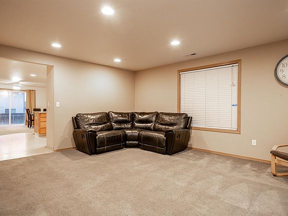 5th image of 5104 Dundas Ln