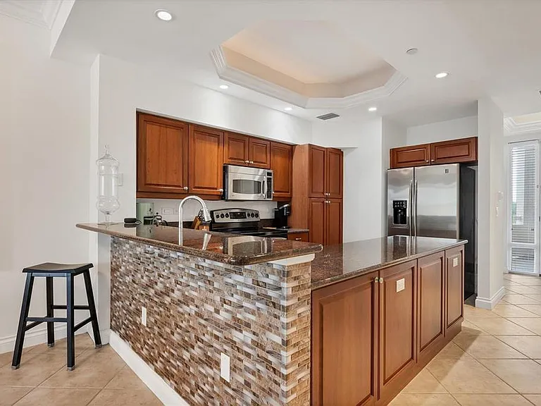 8111 Lakewood Main St #305 — Photo 8