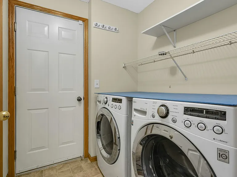6869 Folkestone Rd — Photo 24
