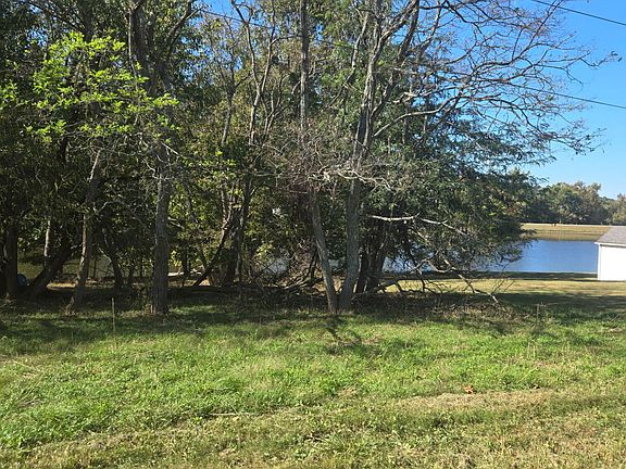 4th image of 325 Whippoorwill Ln