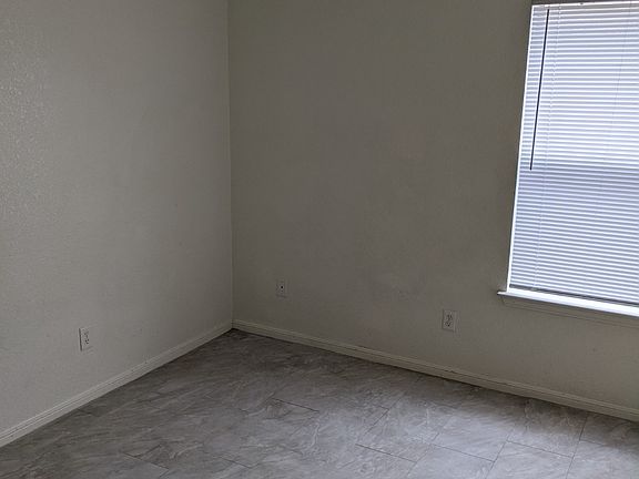 5th image of 204 Castellon Ct