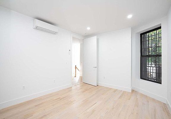 4th image of 122 E 102nd St #B1