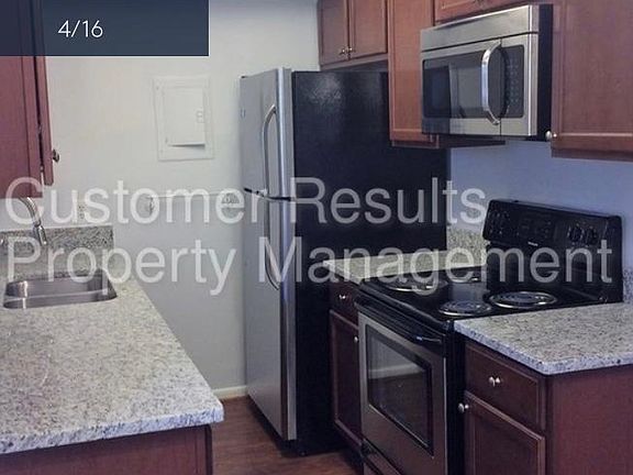 5th image of 2830A S Wakefield St