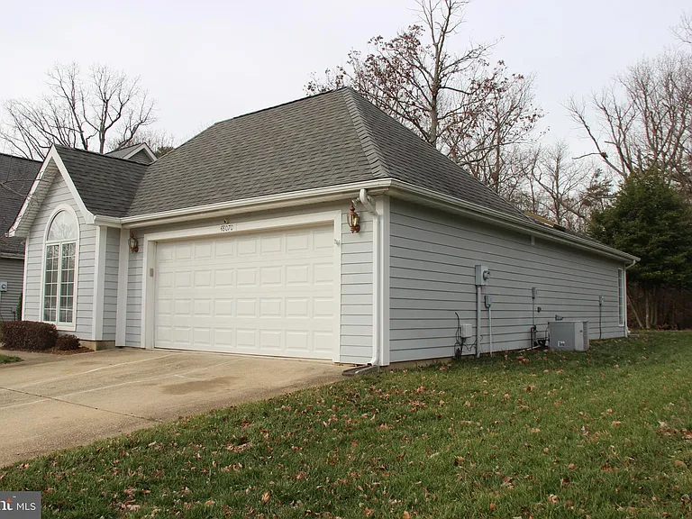 48070 Mayflower Dr — Photo 4
