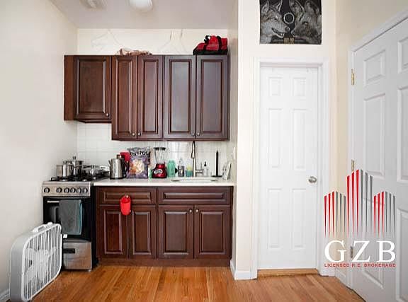2nd image of 50 Hart St APT 1