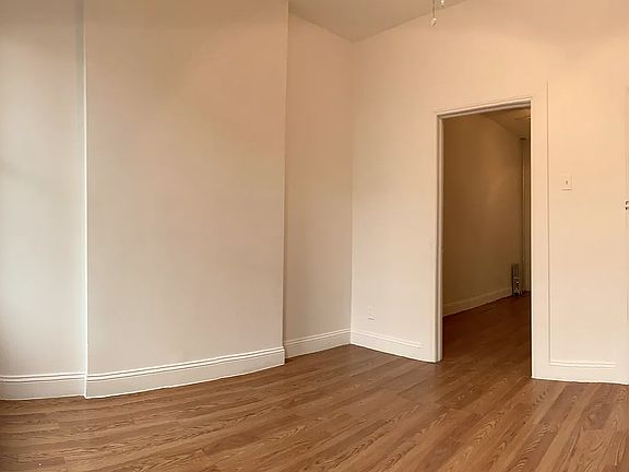 2nd image of 276 Irving Ave APT 2L