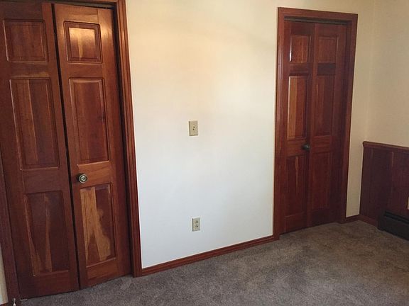 bed room full length closet