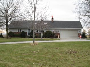 9829 N 2700 East Rd, Forrest, IL 61741