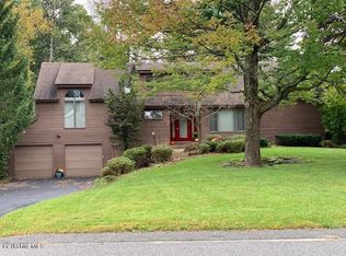 13 Meadow Ridge Dr, Pittsfield, MA 01201
