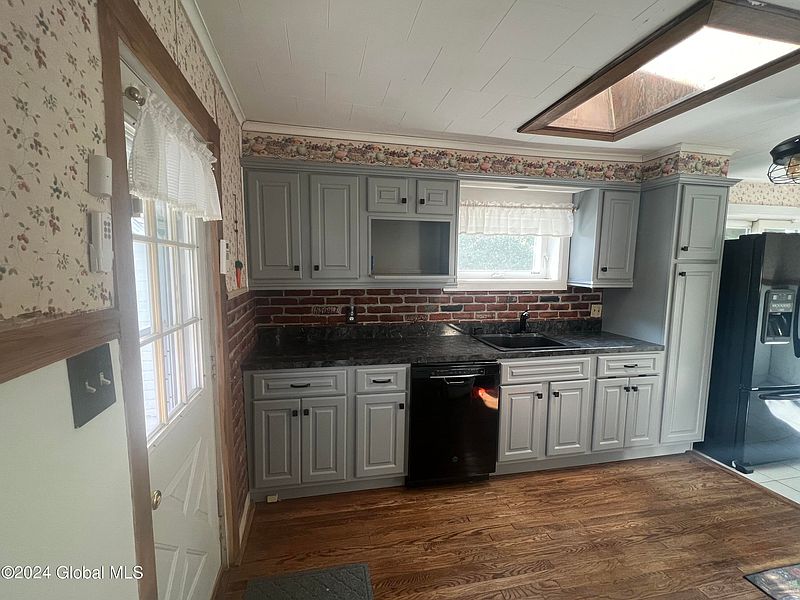 2nd image of 19 York Street