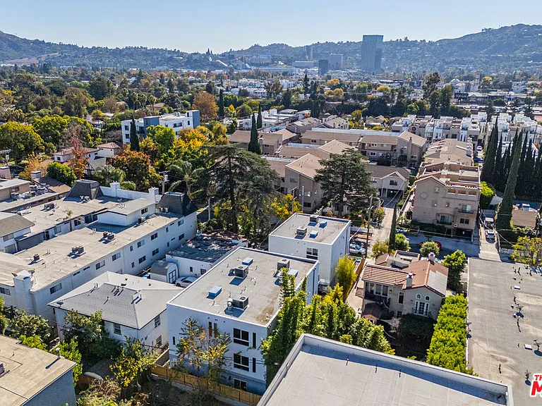 10801 Kling St — Photo 30