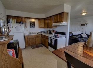 720 W 63rd St, Davenport, IA 52806