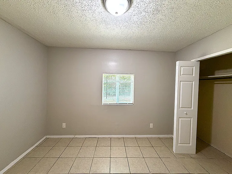 2105 Coach Dr — Photo 20