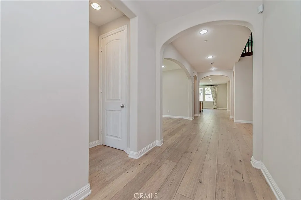 4 bed, 3.5 bath, 3312 sqft, $4,800 — Photo 4