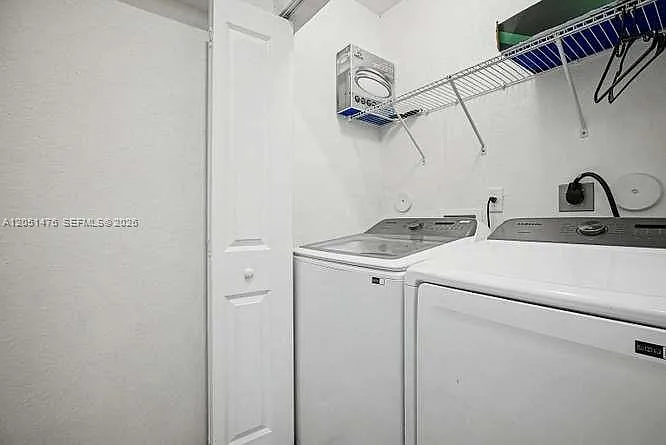 1020 SE 26th Ter — Photo 22