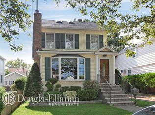 104 Berkley St, Valley Stream, NY 11581