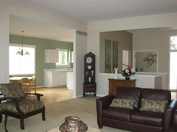 4th image of 4736 Sawgrass Dr E