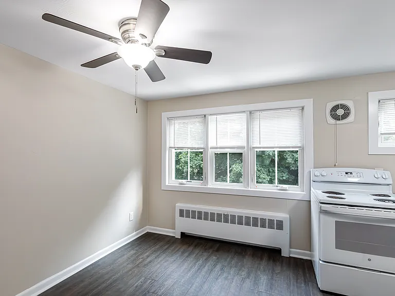 Farmington Court Apartments — Photo 30