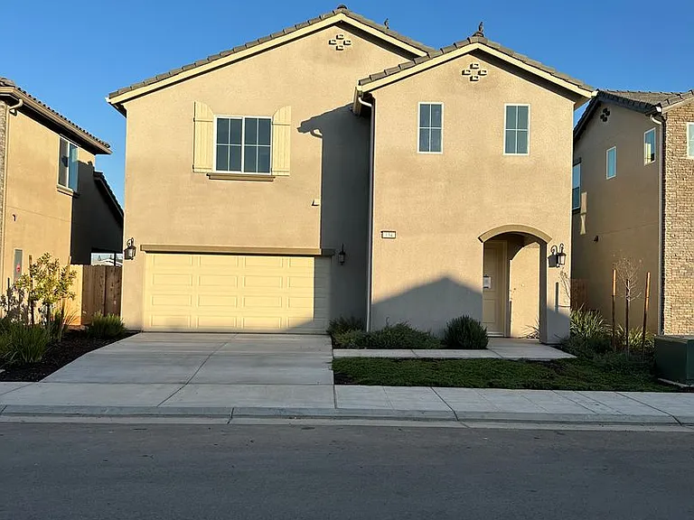 134 N Purdue Ave — Photo 1