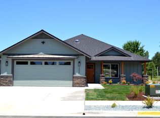 200 SW Quiet Water Ln, Grants Pass, OR 97527