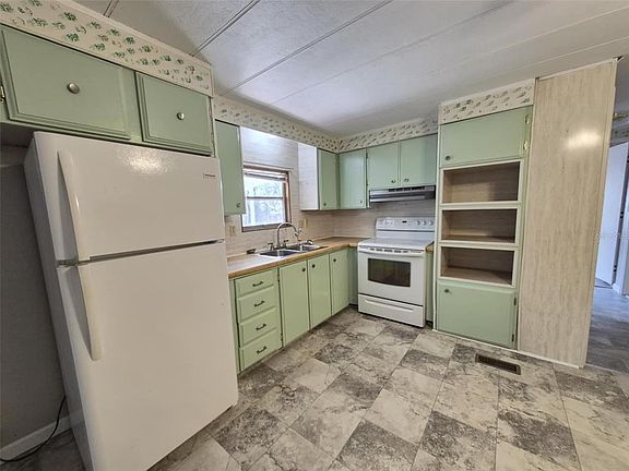 4th image of 18565 SE 24th Ln
